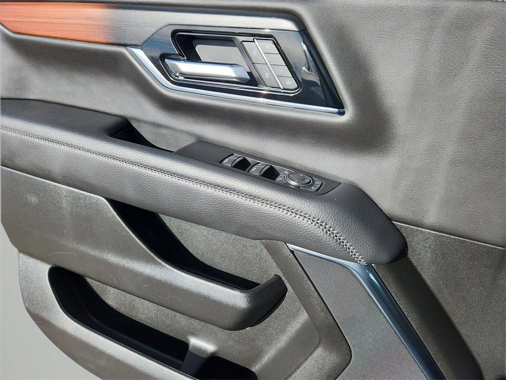 used 2025 GMC Yukon car, priced at $71,999