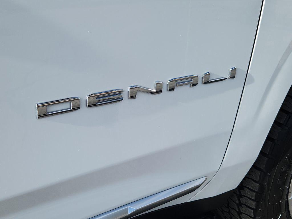 used 2025 GMC Yukon car, priced at $68,999