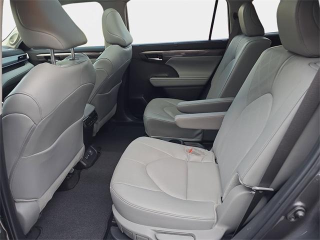 used 2025 Toyota Highlander Hybrid car, priced at $55,799