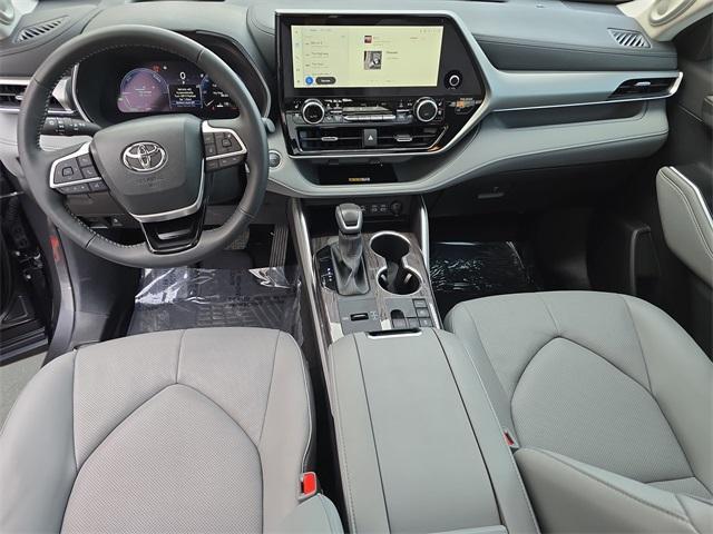 used 2025 Toyota Highlander Hybrid car, priced at $55,799