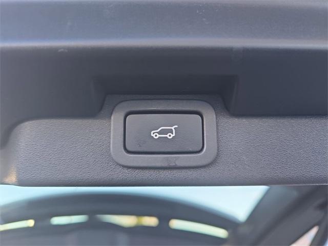 used 2020 Land Rover Discovery car, priced at $18,880