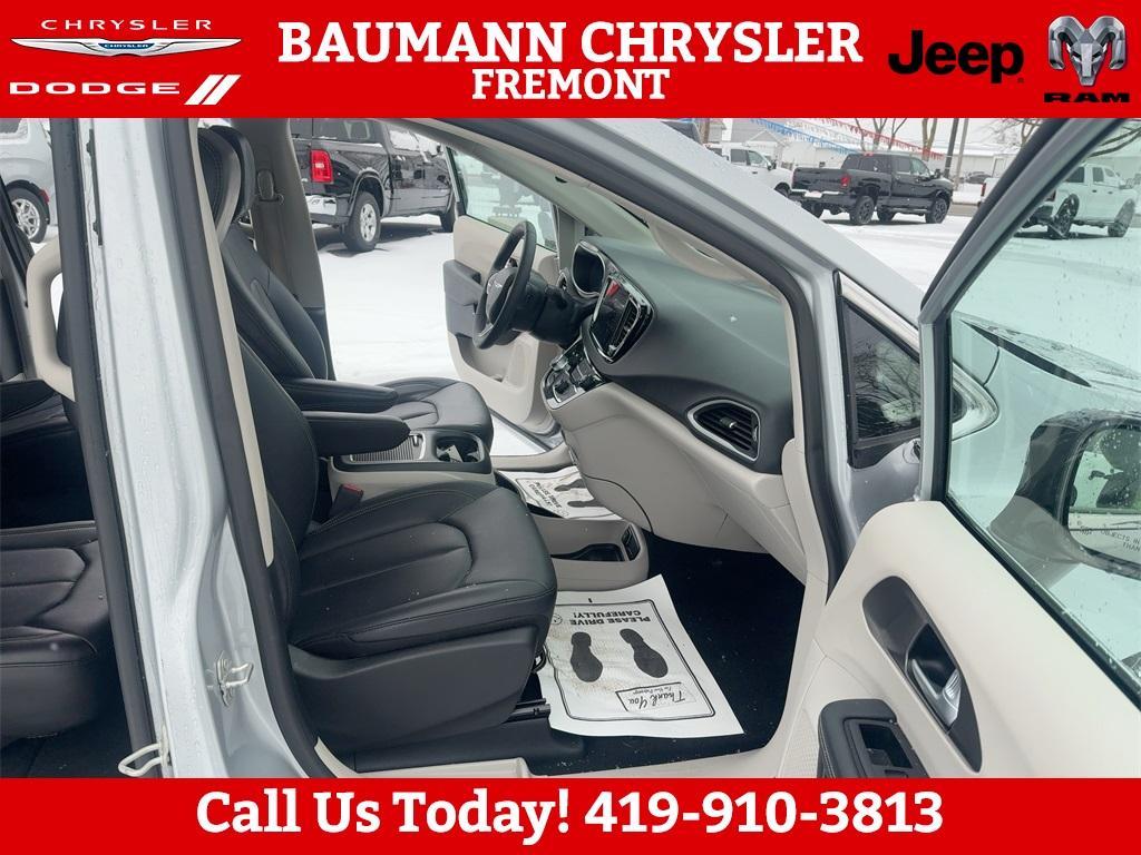 used 2024 Chrysler Pacifica car, priced at $27,750