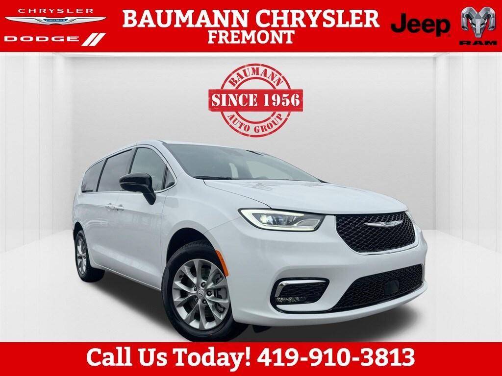 new 2026 Chrysler Pacifica car, priced at $55,170