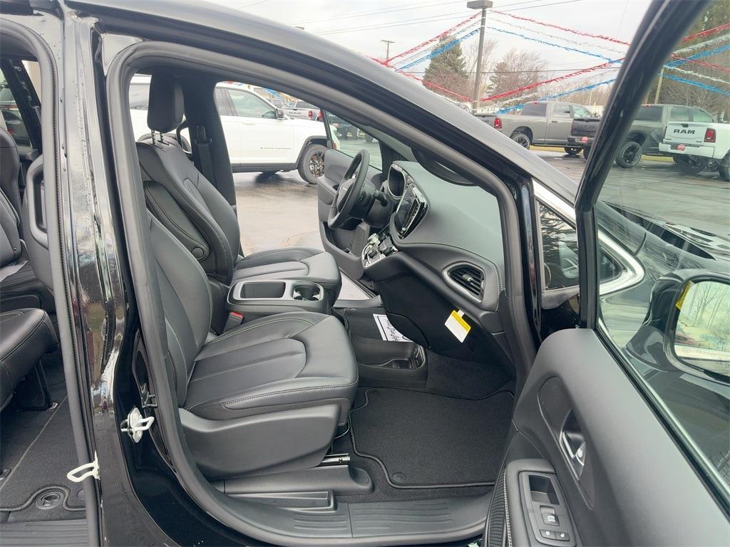 new 2026 Chrysler Pacifica car, priced at $46,665