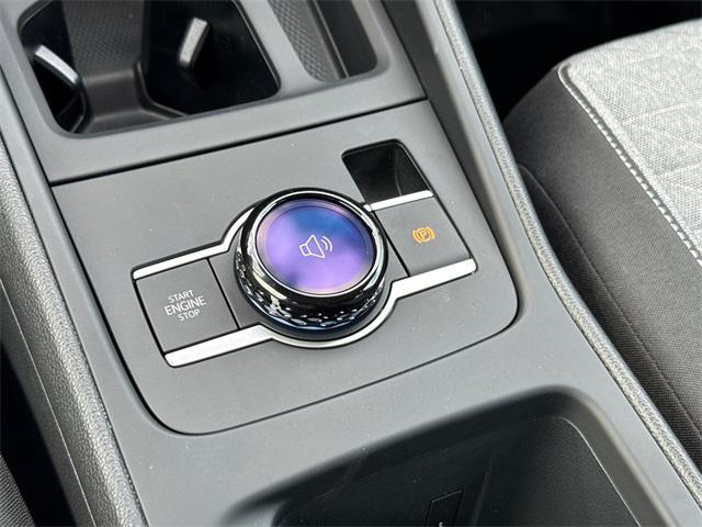 new 2025 Volkswagen Tiguan car, priced at $27,999