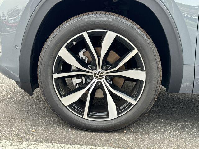 new 2026 Volkswagen Atlas Cross Sport car, priced at $51,262