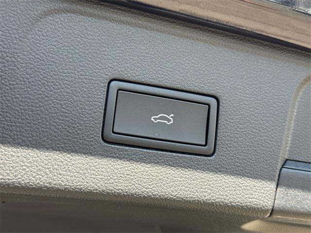 new 2026 Volkswagen Atlas car, priced at $43,115