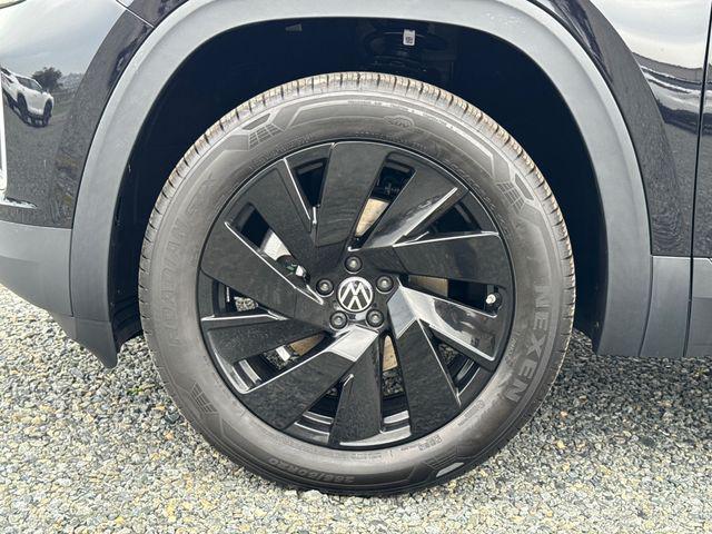 new 2026 Volkswagen Atlas car, priced at $42,612