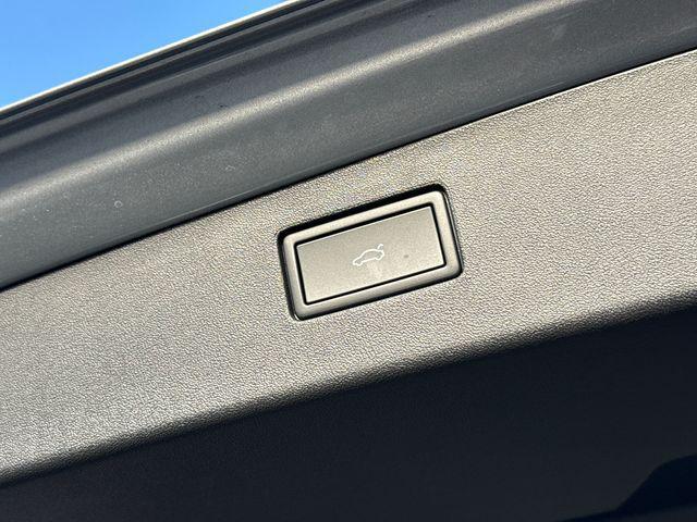 new 2026 Volkswagen Tiguan car, priced at $33,554