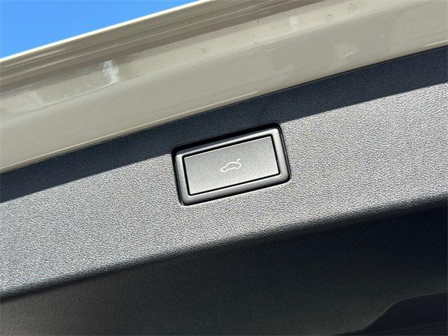 new 2026 Volkswagen Tiguan car, priced at $44,677