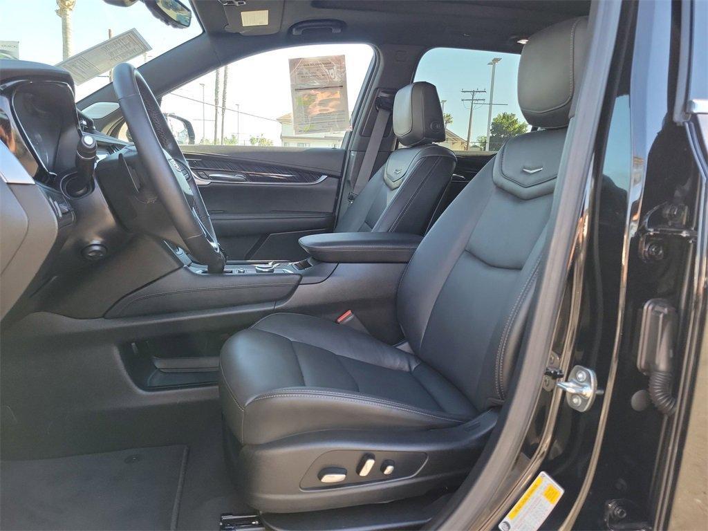 used 2025 Cadillac XT6 car, priced at $54,995