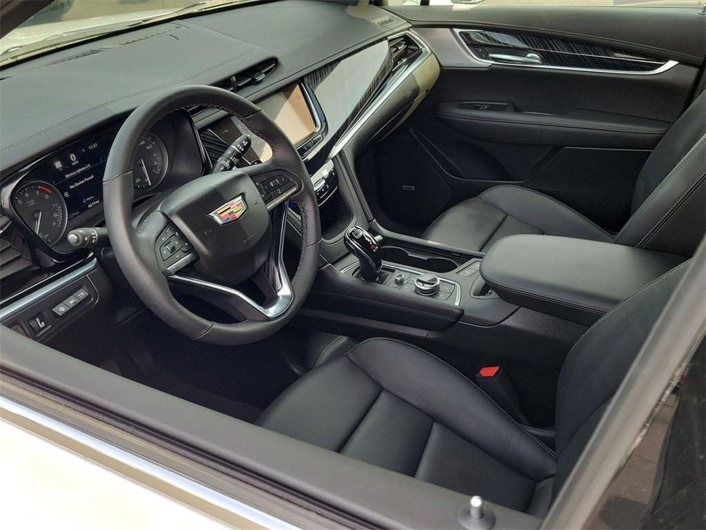used 2025 Cadillac XT6 car, priced at $54,995