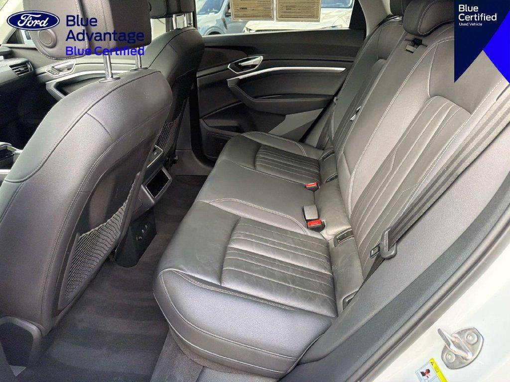 Audi Q8 e-tron view 13