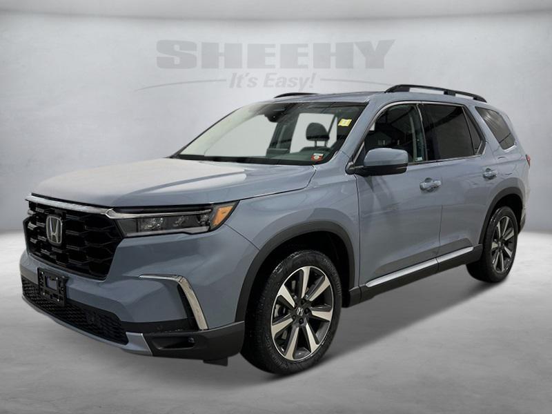 new 2025 Honda Pilot car, priced at $45,700