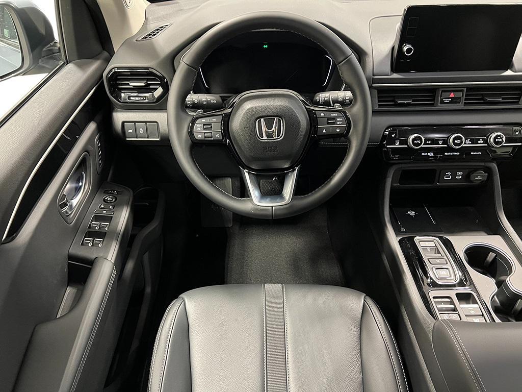 new 2025 Honda Pilot car, priced at $45,245