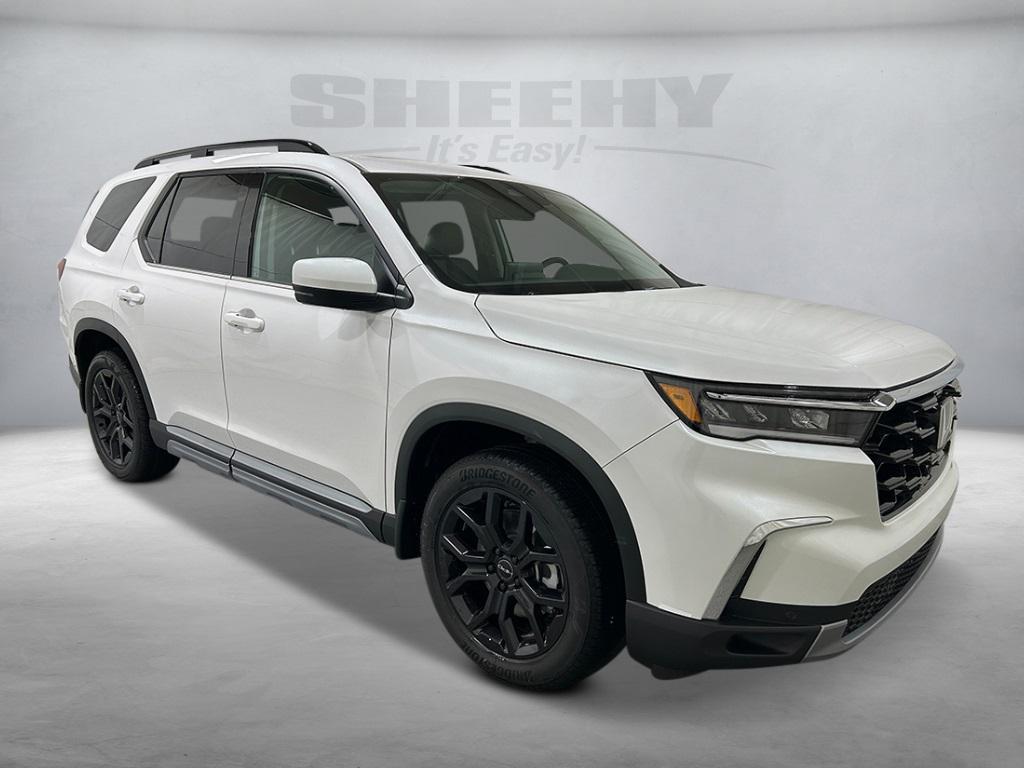 new 2025 Honda Pilot car, priced at $47,600