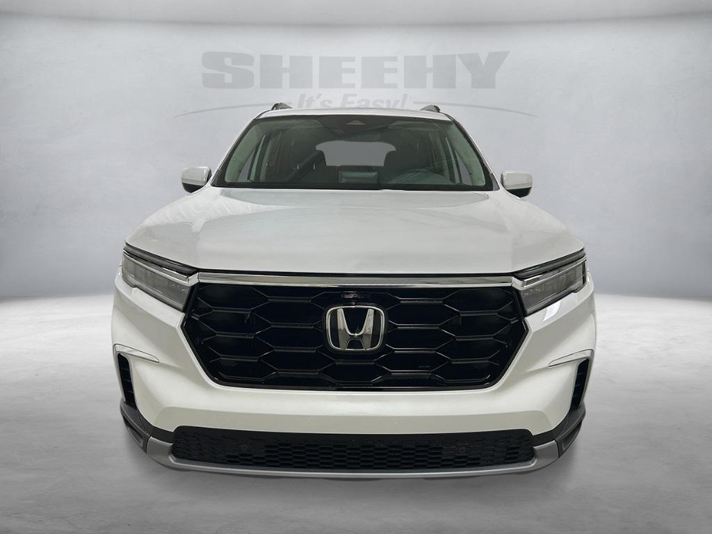 new 2025 Honda Pilot car, priced at $47,600