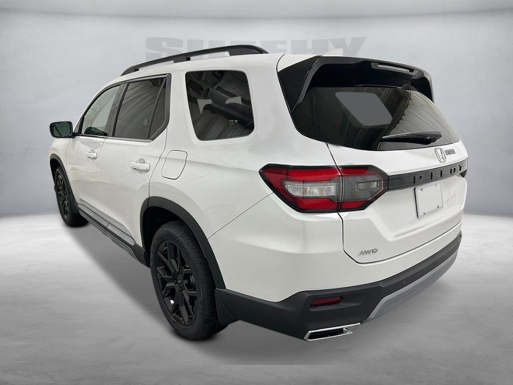 new 2025 Honda Pilot car, priced at $47,600