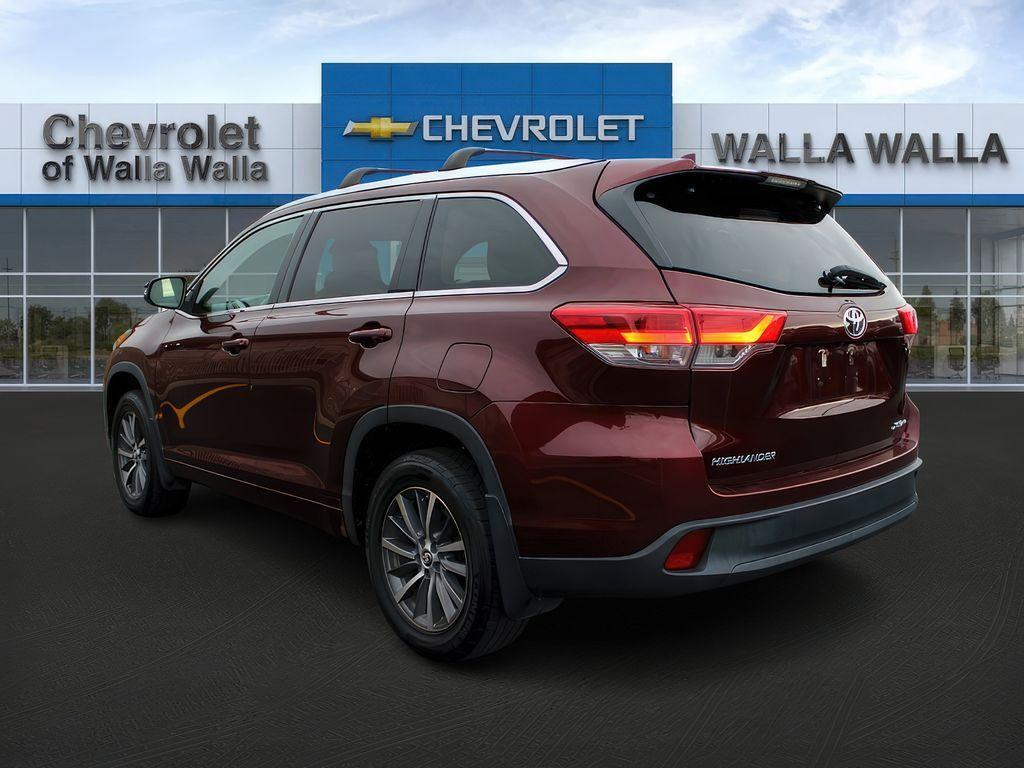 used 2018 Toyota Highlander car, priced at $25,499
