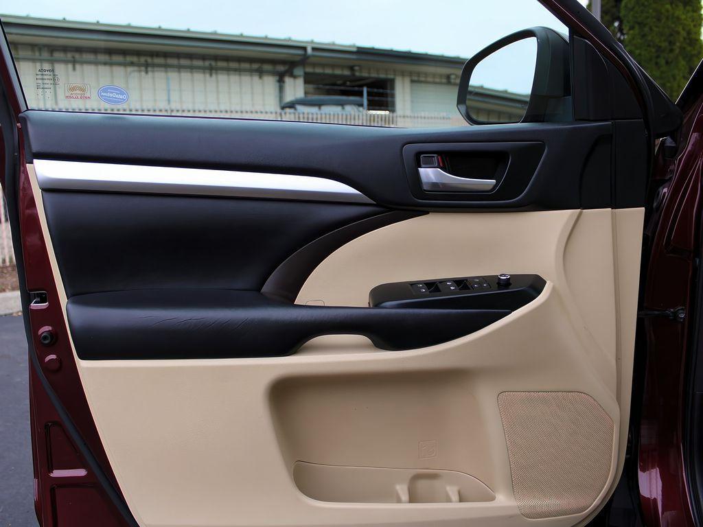 used 2018 Toyota Highlander car, priced at $25,499