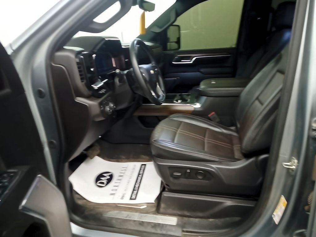 used 2025 Chevrolet Silverado 3500 car