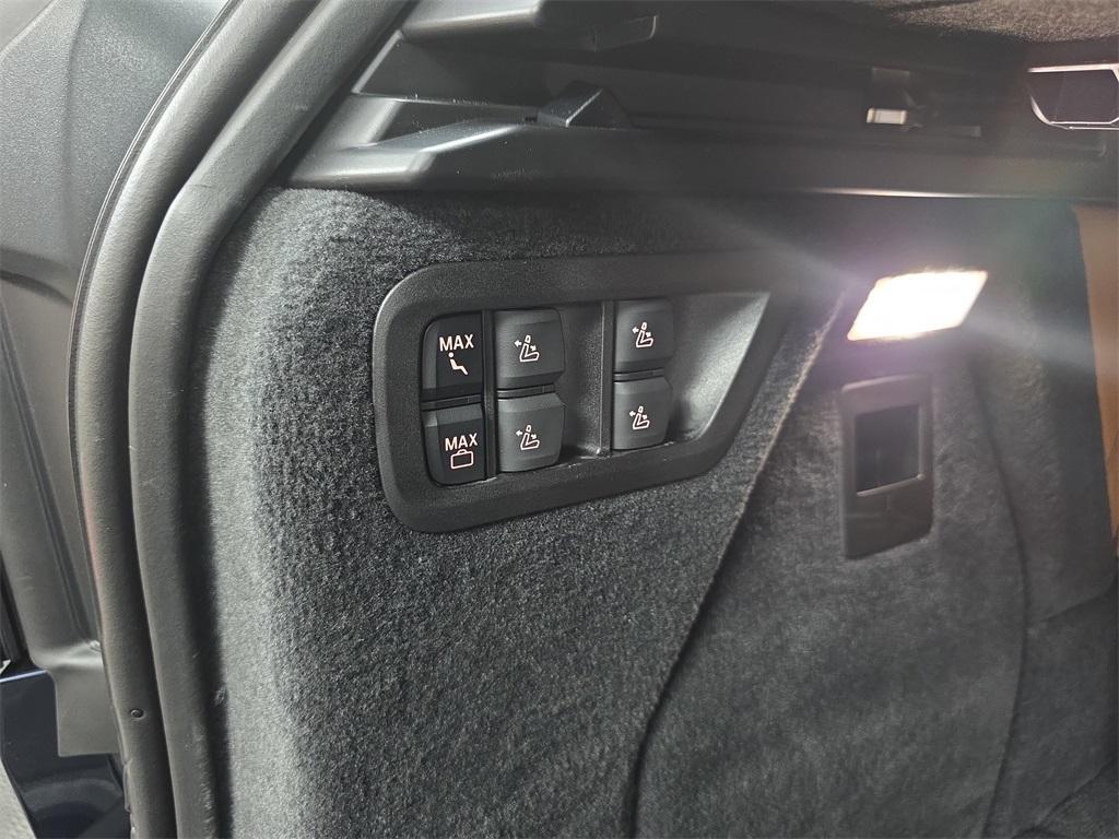 new 2026 BMW X7 car, priced at $99,325