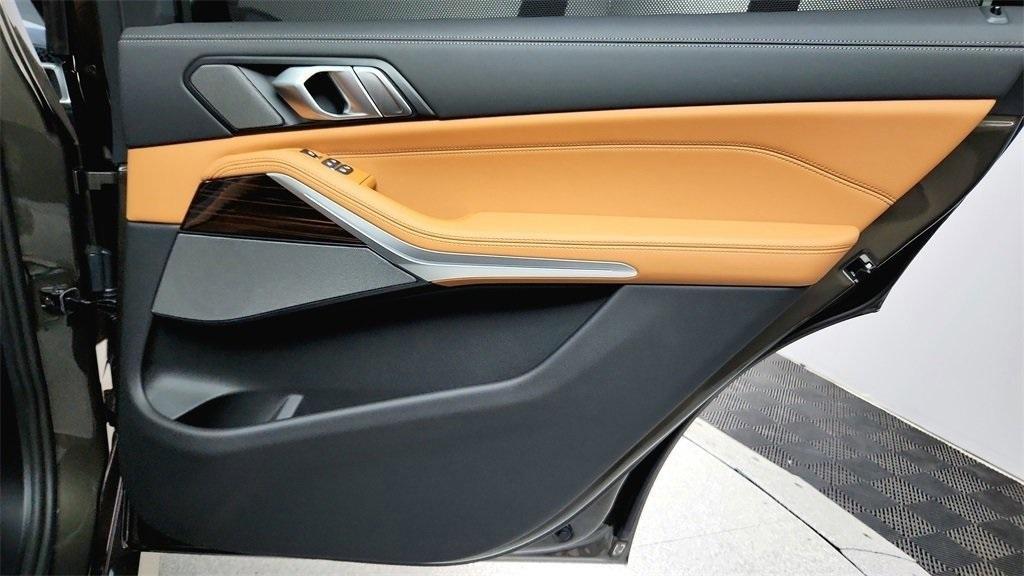 new 2026 BMW X7 car, priced at $100,875
