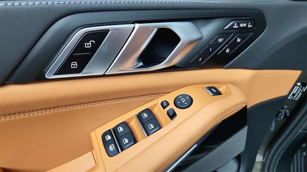 new 2026 BMW X7 car, priced at $100,875