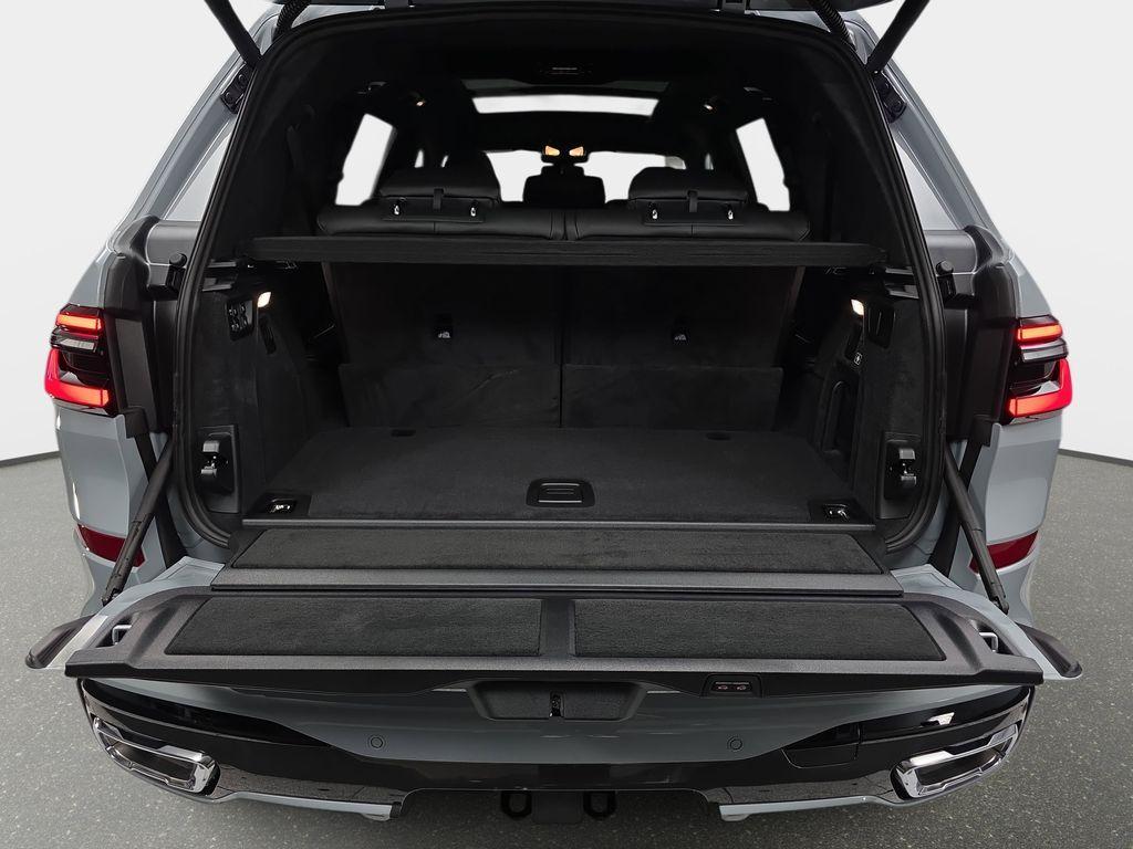 new 2026 BMW X7 car, priced at $101,140