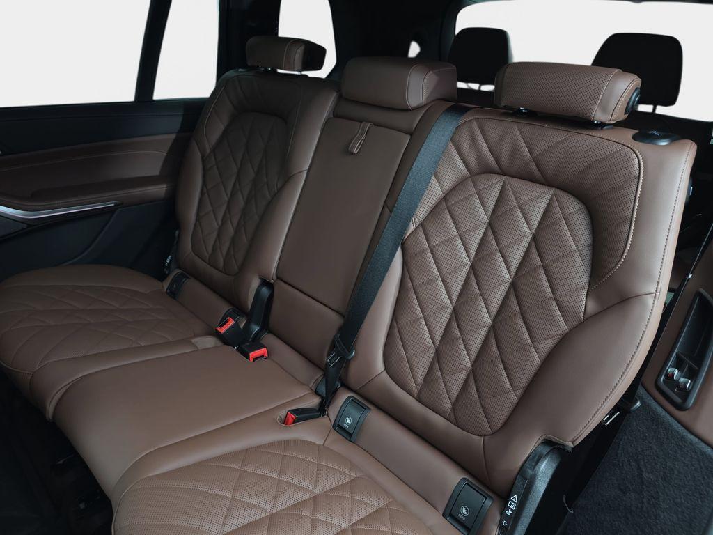new 2026 BMW X7 car, priced at $104,605
