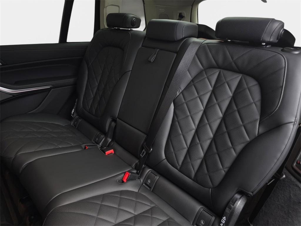 new 2026 BMW X7 car, priced at $94,015