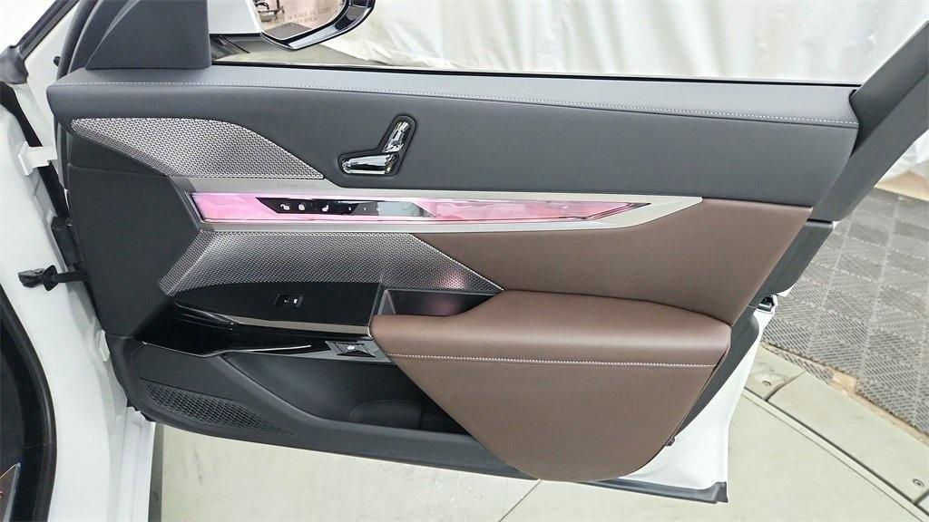 new 2025 BMW i7 car, priced at $120,525