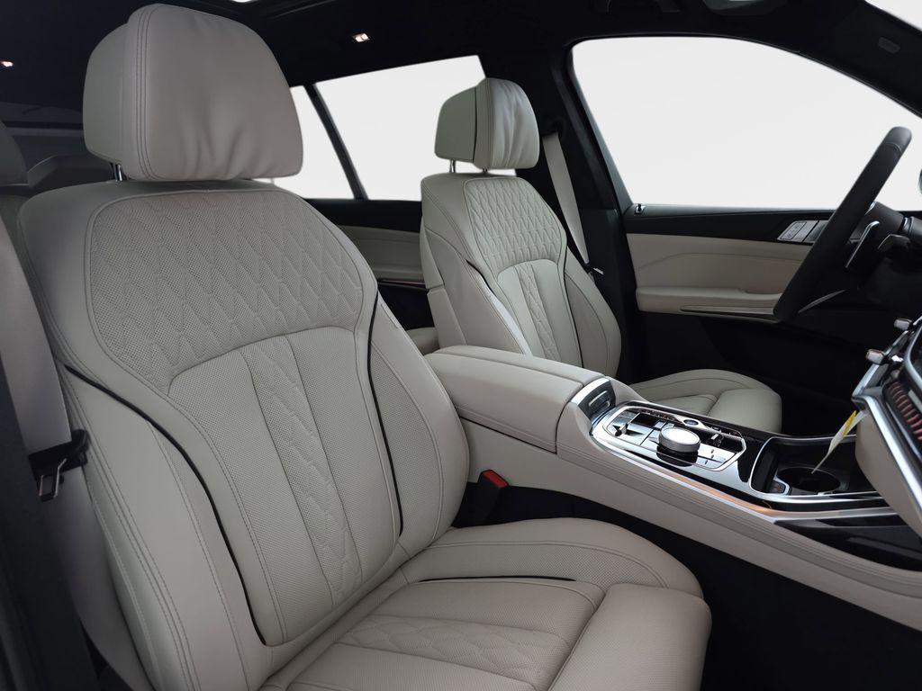 new 2026 BMW X7 car, priced at $112,900