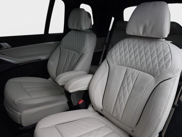 new 2026 BMW X7 car, priced at $112,900