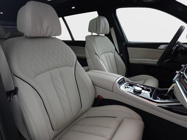 new 2026 BMW X7 car, priced at $112,900