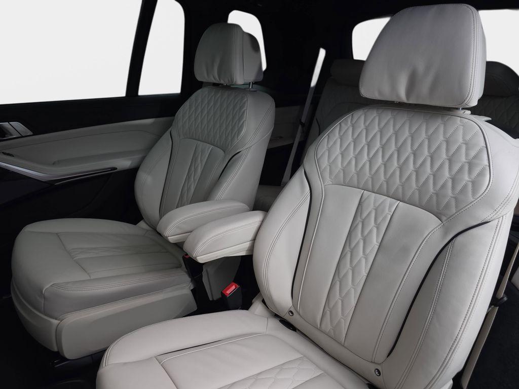 new 2026 BMW X7 car, priced at $112,900