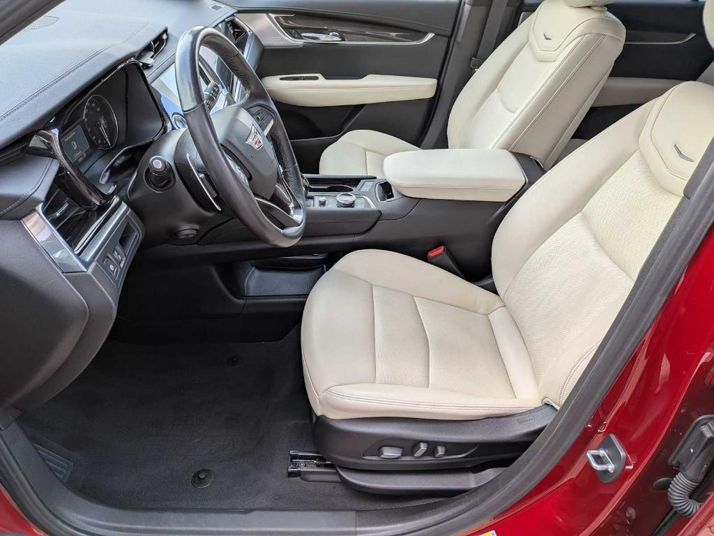 used 2023 Cadillac XT6 car, priced at $44,299