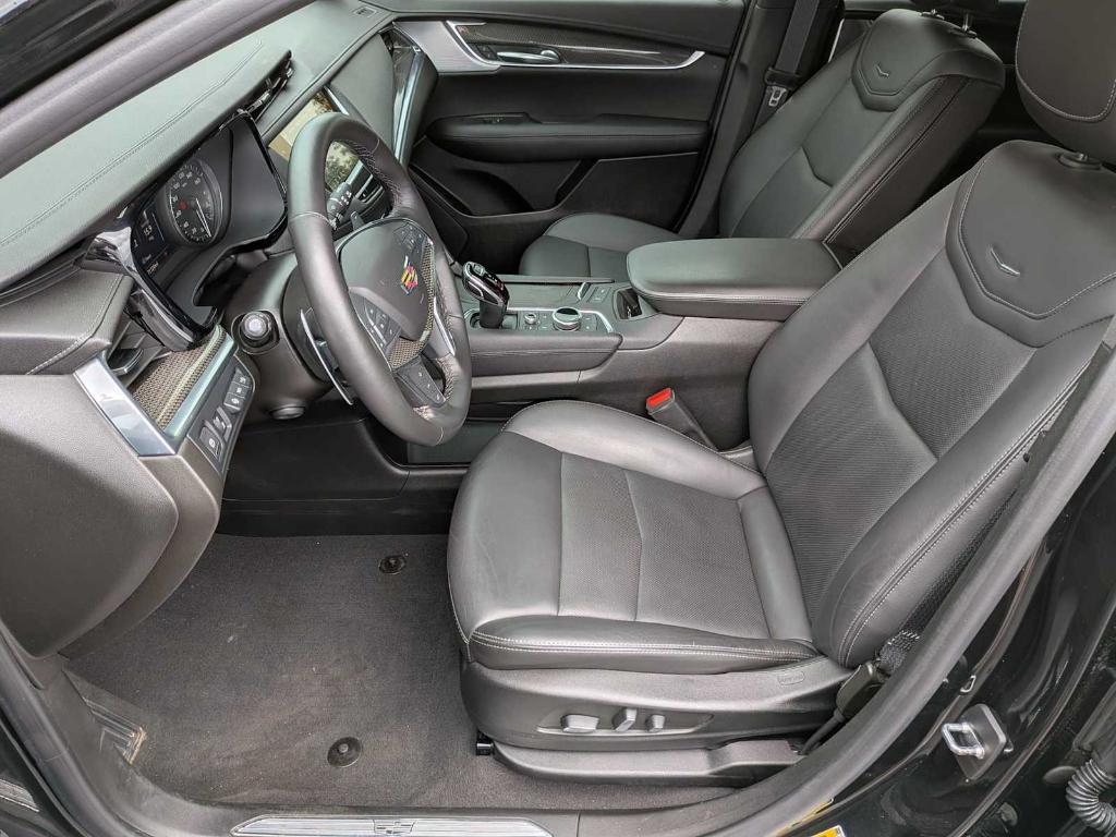 used 2023 Cadillac XT5 car, priced at $33,999