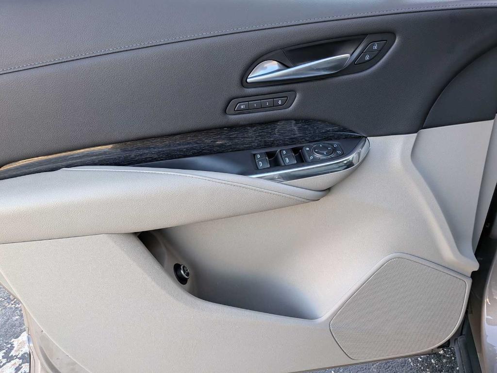 used 2023 Cadillac XT4 car, priced at $31,999