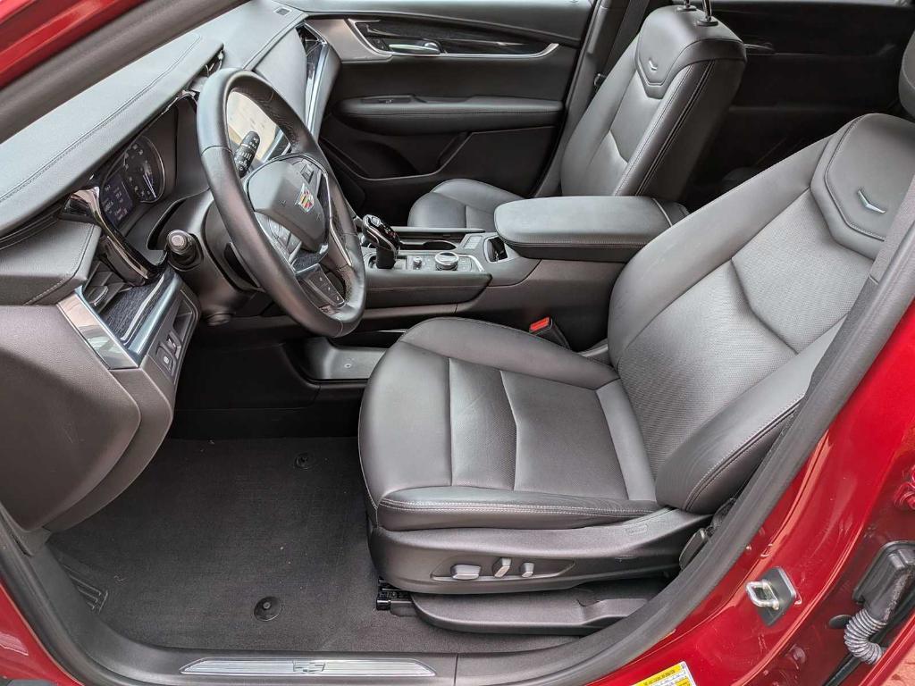 used 2023 Cadillac XT5 car, priced at $36,299