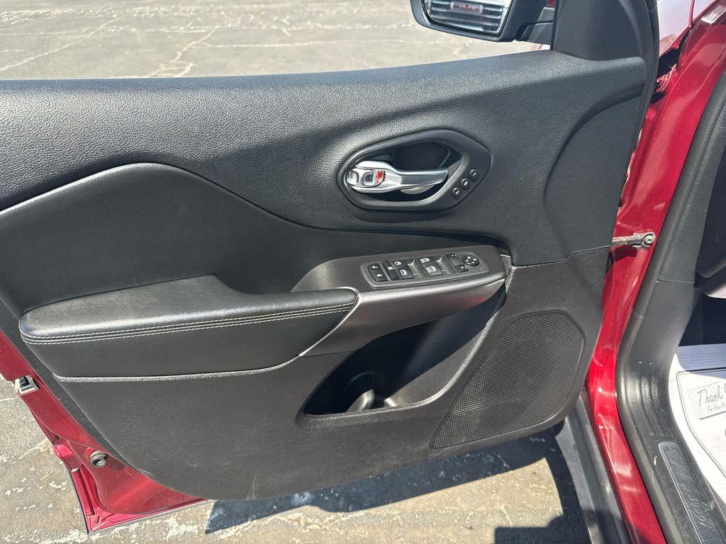 used 2020 Jeep Cherokee car, priced at $18,141