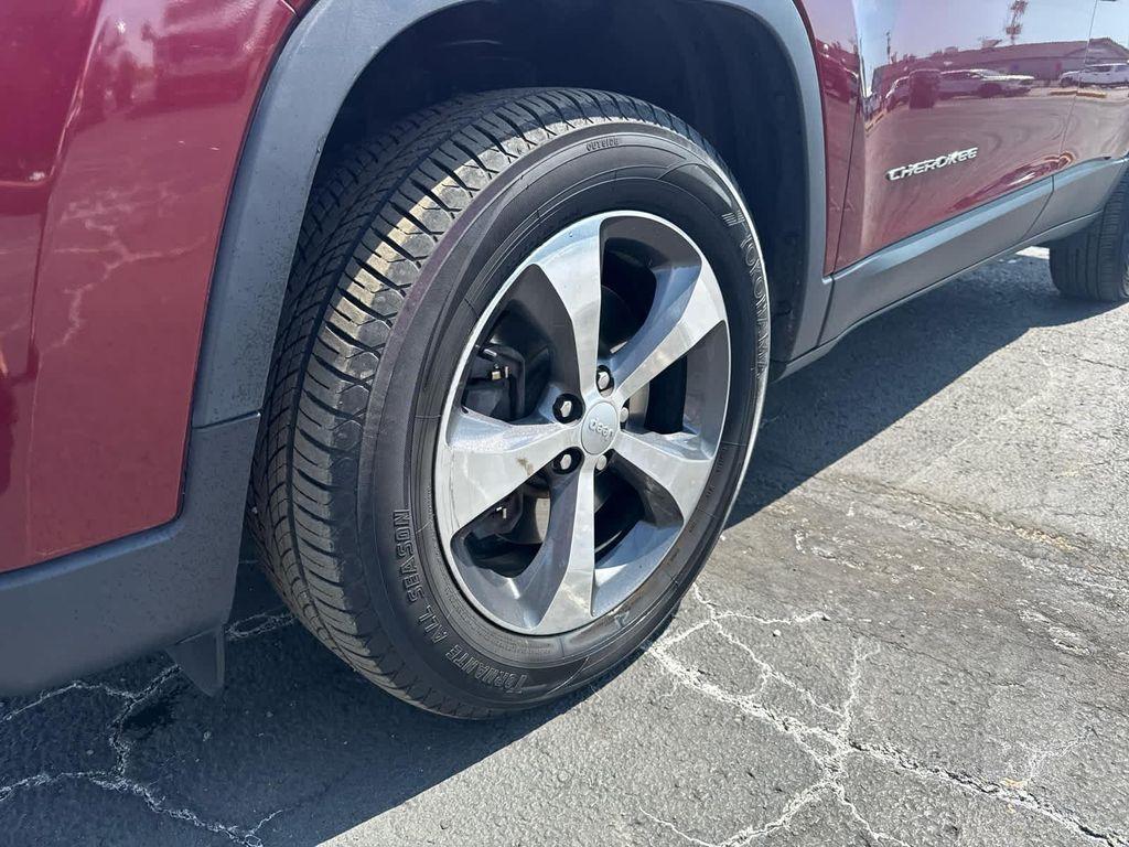 used 2020 Jeep Cherokee car, priced at $18,141
