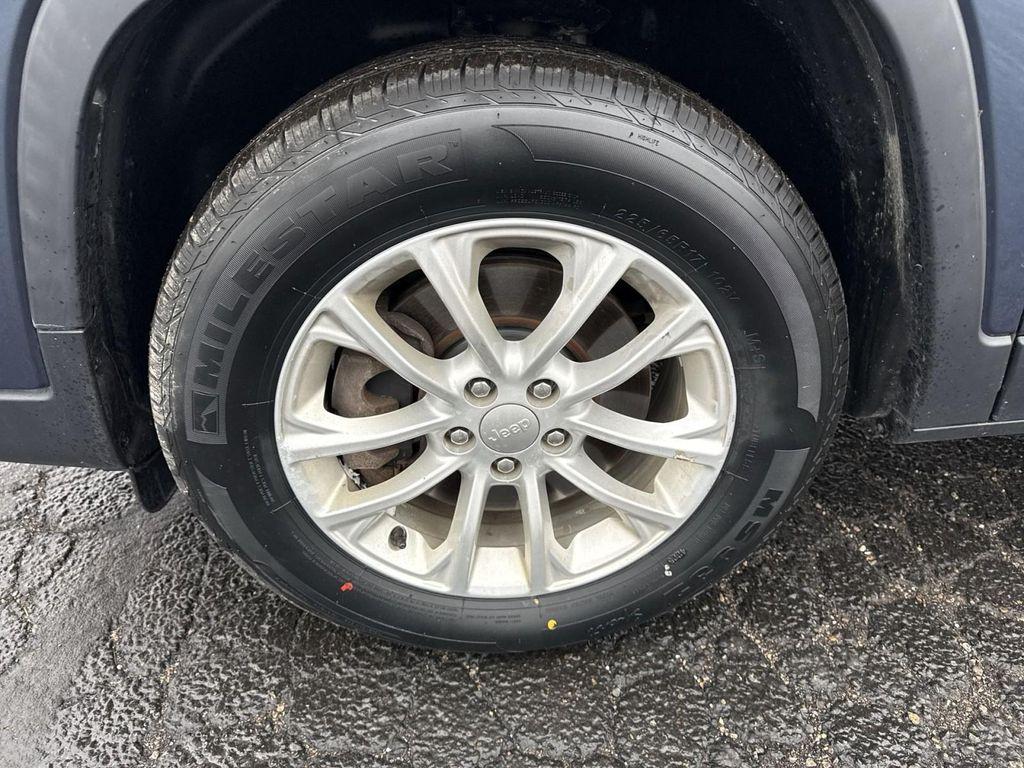 used 2019 Jeep Cherokee car, priced at $9,495