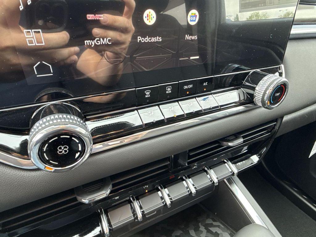 new 2025 GMC Canyon car, priced at $40,095