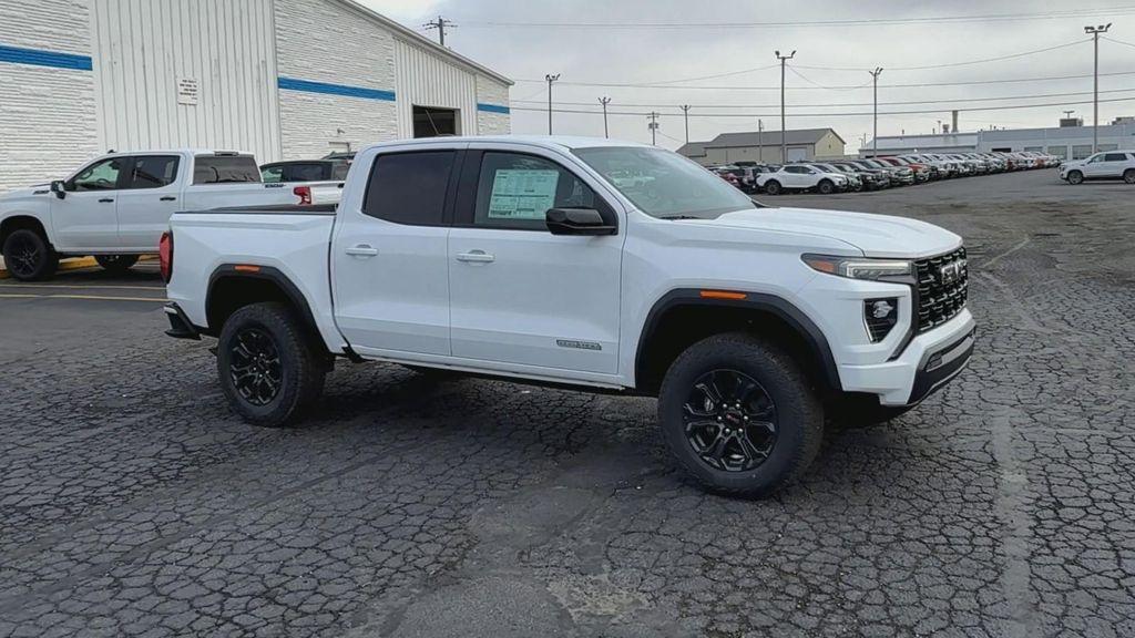 new 2025 GMC Canyon car, priced at $40,095