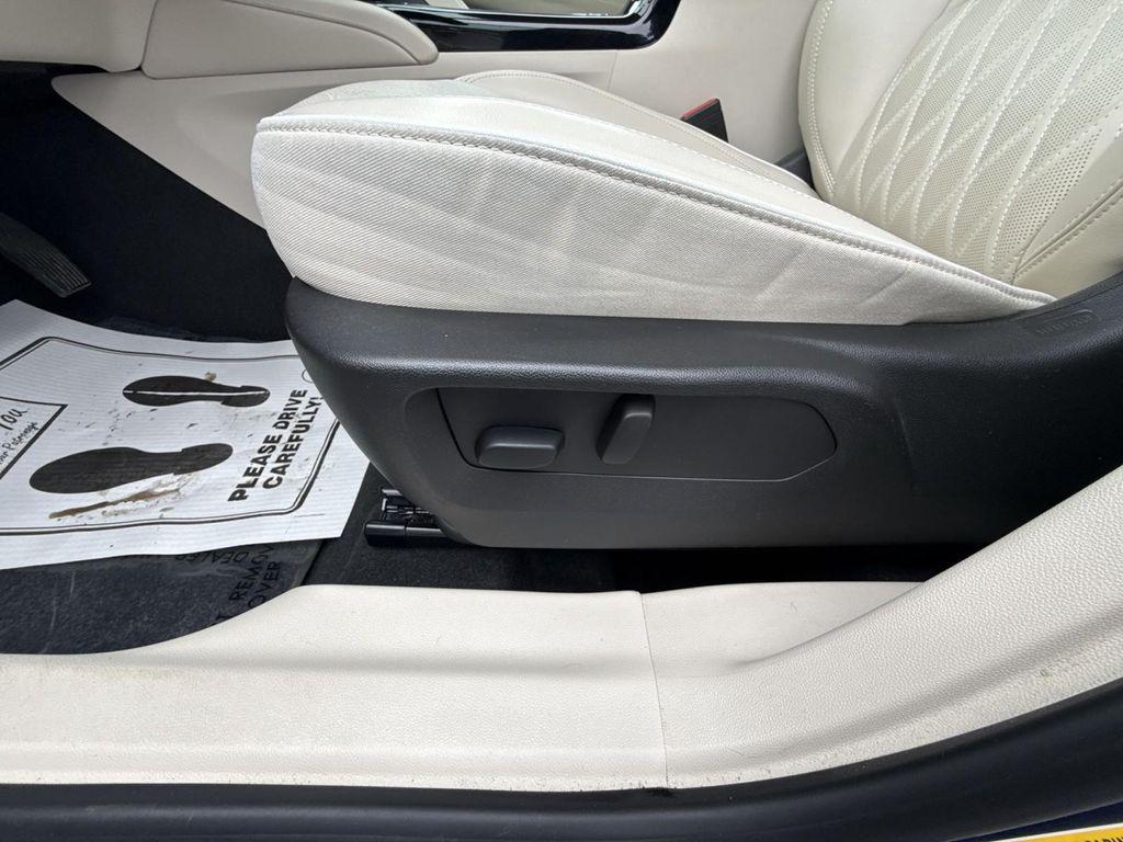 used 2023 Buick Envision car, priced at $35,400