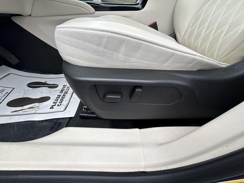 used 2023 Buick Envision car, priced at $34,495