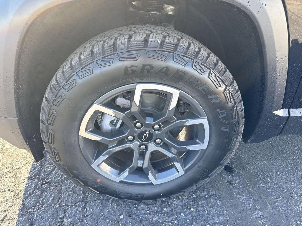 new 2026 Chevrolet Equinox car, priced at $35,395