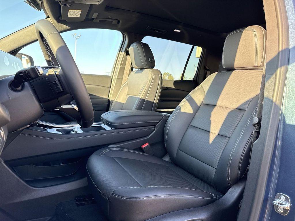 new 2026 Chevrolet Traverse car, priced at $46,620