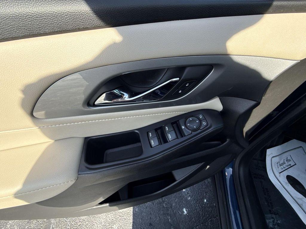 used 2022 Chevrolet Traverse car, priced at $27,795